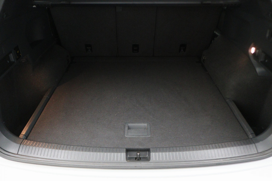Volkswagen Tiguan Allspace 1.5 TSI DSG Highline Business R Panoramadak, ACC, Camera, Stuur-/Stoelverw., LED, Apple CarPlay