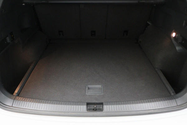 Volkswagen Tiguan Allspace 1.5 TSI DSG Highline Business R Panoramadak, ACC, Camera, Stuur-/Stoelverw., LED, Apple CarPlay