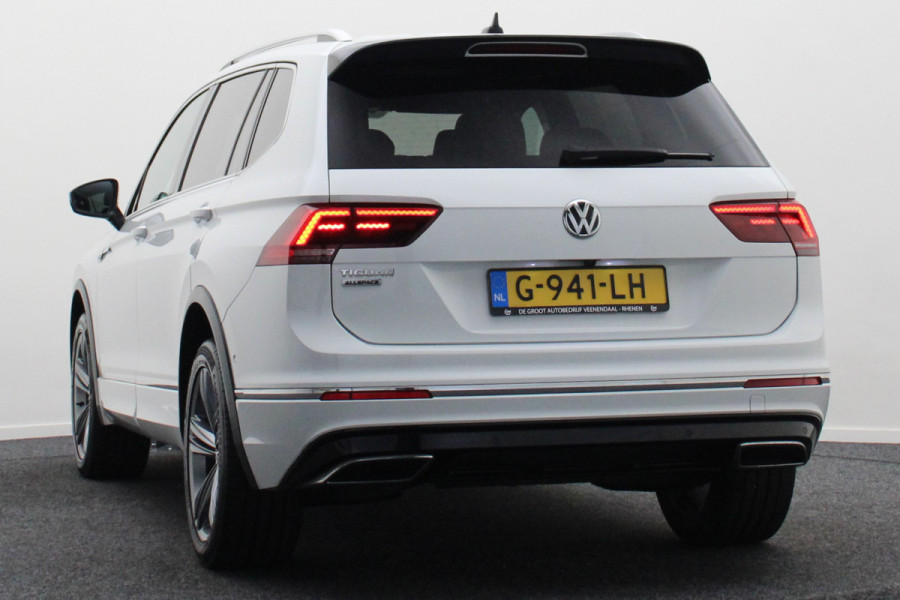 Volkswagen Tiguan Allspace 1.5 TSI DSG Highline Business R Panoramadak, ACC, Camera, Stuur-/Stoelverw., LED, Apple CarPlay