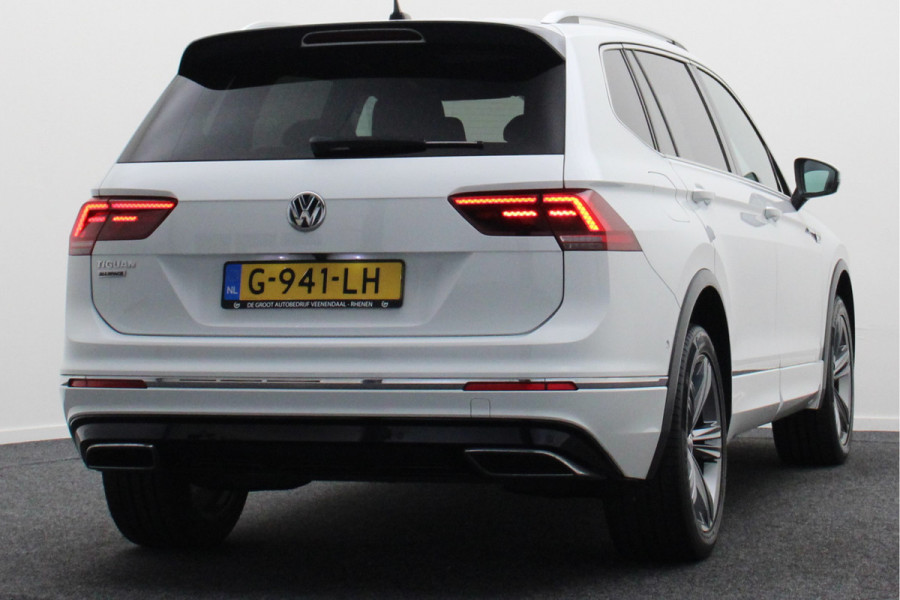 Volkswagen Tiguan Allspace 1.5 TSI DSG Highline Business R Panoramadak, ACC, Camera, Stuur-/Stoelverw., LED, Apple CarPlay