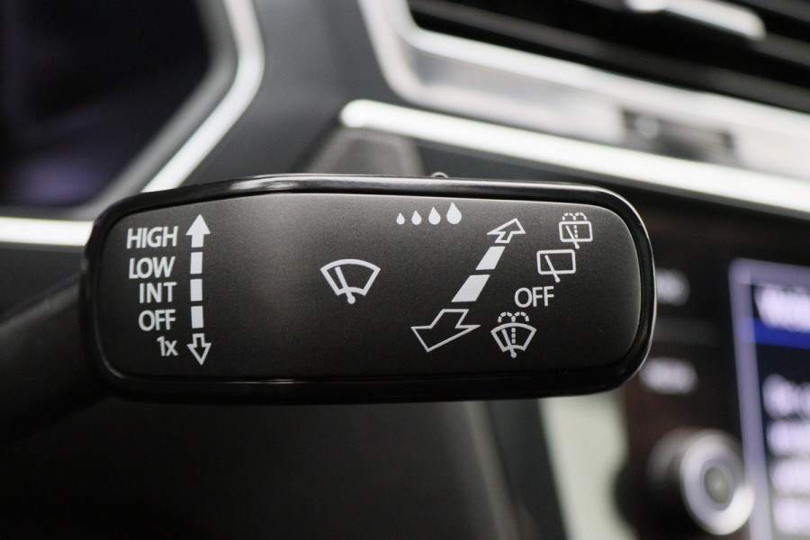 Volkswagen Tiguan Allspace 1.5 TSI DSG Highline Business R Panoramadak, ACC, Camera, Stuur-/Stoelverw., LED, Apple CarPlay