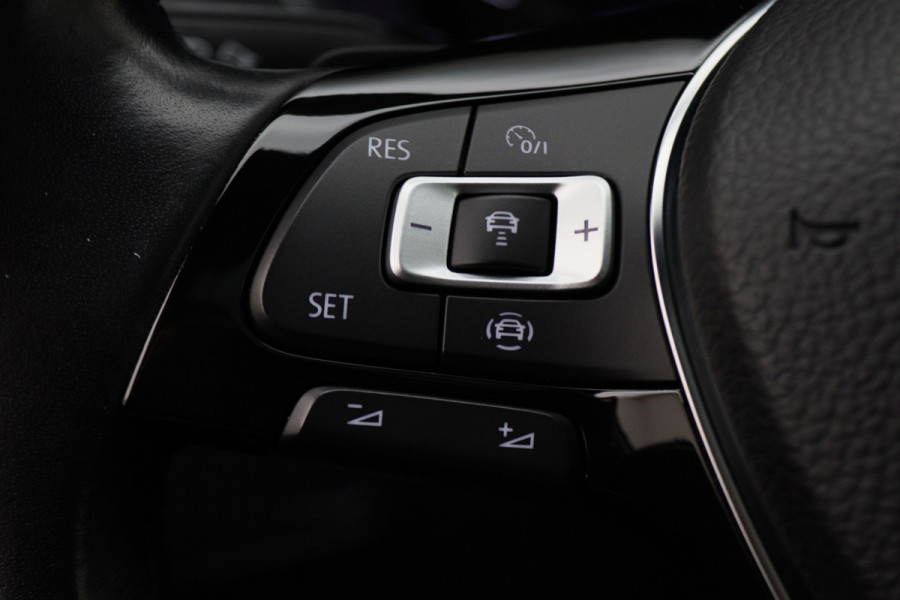 Volkswagen Tiguan Allspace 1.5 TSI DSG Highline Business R Panoramadak, ACC, Camera, Stuur-/Stoelverw., LED, Apple CarPlay
