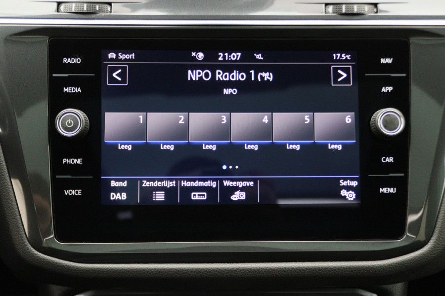 Volkswagen Tiguan Allspace 1.5 TSI DSG Highline Business R Panoramadak, ACC, Camera, Stuur-/Stoelverw., LED, Apple CarPlay