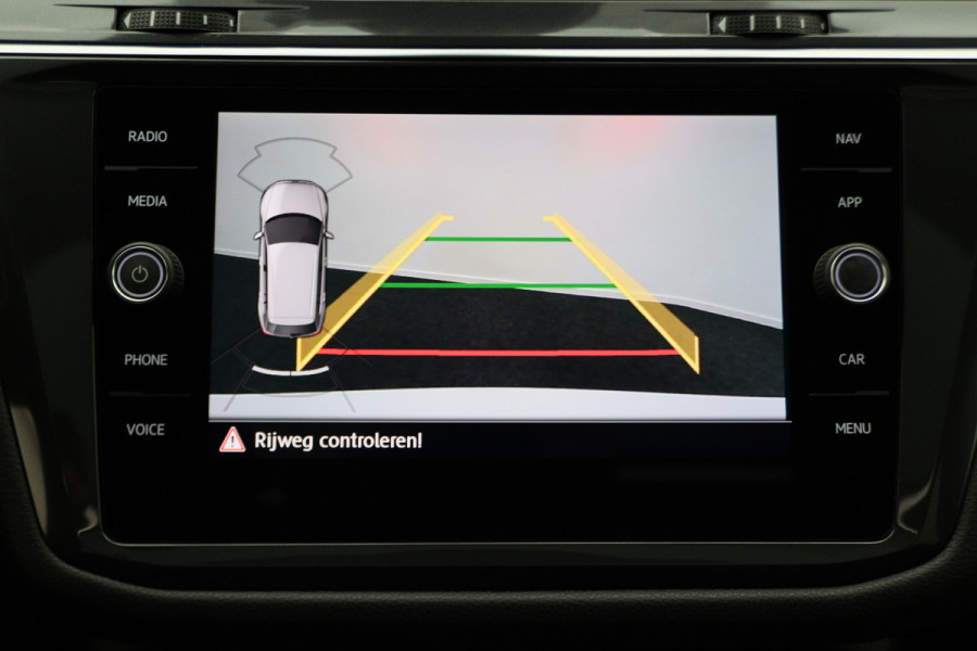 Volkswagen Tiguan Allspace 1.5 TSI DSG Highline Business R Panoramadak, ACC, Camera, Stuur-/Stoelverw., LED, Apple CarPlay