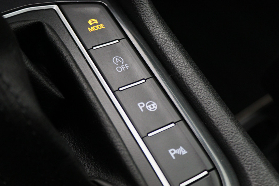 Volkswagen Tiguan Allspace 1.5 TSI DSG Highline Business R Panoramadak, ACC, Camera, Stuur-/Stoelverw., LED, Apple CarPlay