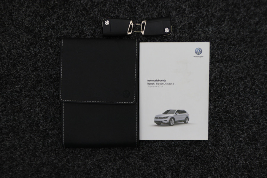 Volkswagen Tiguan Allspace 1.5 TSI DSG Highline Business R Panoramadak, ACC, Camera, Stuur-/Stoelverw., LED, Apple CarPlay