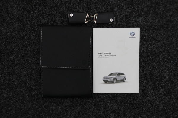 Volkswagen Tiguan Allspace 1.5 TSI DSG Highline Business R Panoramadak, ACC, Camera, Stuur-/Stoelverw., LED, Apple CarPlay