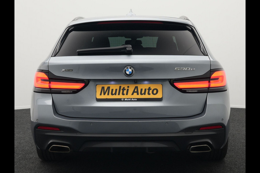 BMW 5 Serie Touring 530e xDrive M-Sport Plug In Hybrid PHEV | Head Up | Laser LED | Trekhaak af Fabriek | Elektrische Lederen Sportstoelen | Sfeerverlichting