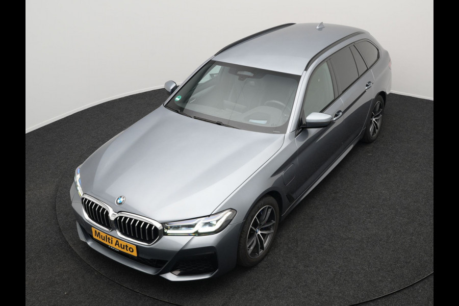 BMW 5 Serie Touring 530e xDrive M-Sport Plug In Hybrid PHEV | Head Up | Laser LED | Trekhaak af Fabriek | Elektrische Lederen Sportstoelen | Sfeerverlichting