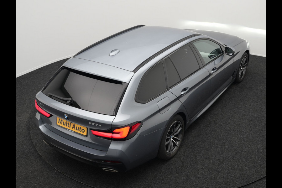 BMW 5 Serie Touring 530e xDrive M-Sport Plug In Hybrid PHEV | Head Up | Laser LED | Trekhaak af Fabriek | Elektrische Lederen Sportstoelen | Sfeerverlichting