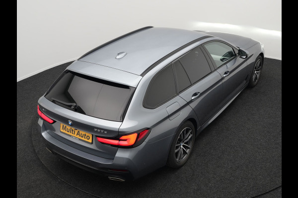 BMW 5 Serie Touring 530e xDrive M-Sport Plug In Hybrid PHEV | Head Up | Laser LED | Trekhaak af Fabriek | Elektrische Lederen Sportstoelen | Sfeerverlichting
