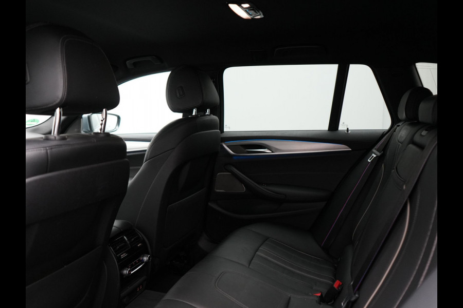 BMW 5 Serie Touring 530e xDrive M-Sport Plug In Hybrid PHEV | Head Up | Laser LED | Trekhaak af Fabriek | Elektrische Lederen Sportstoelen | Sfeerverlichting