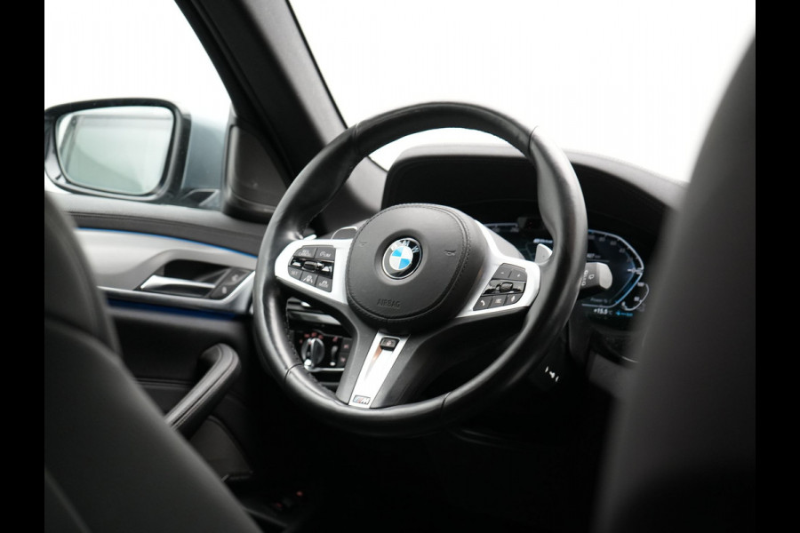 BMW 5 Serie Touring 530e xDrive M-Sport Plug In Hybrid PHEV | Head Up | Laser LED | Trekhaak af Fabriek | Elektrische Lederen Sportstoelen | Sfeerverlichting