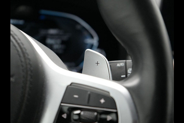BMW 5 Serie Touring 530e xDrive M-Sport Plug In Hybrid PHEV | Head Up | Laser LED | Trekhaak af Fabriek | Elektrische Lederen Sportstoelen | Sfeerverlichting