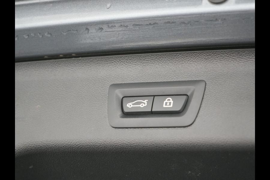 BMW 5 Serie Touring 530e xDrive M-Sport Plug In Hybrid PHEV | Head Up | Laser LED | Trekhaak af Fabriek | Elektrische Lederen Sportstoelen | Sfeerverlichting