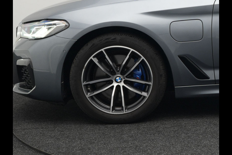 BMW 5 Serie Touring 530e xDrive M-Sport Plug In Hybrid PHEV | Head Up | Laser LED | Trekhaak af Fabriek | Elektrische Lederen Sportstoelen | Sfeerverlichting