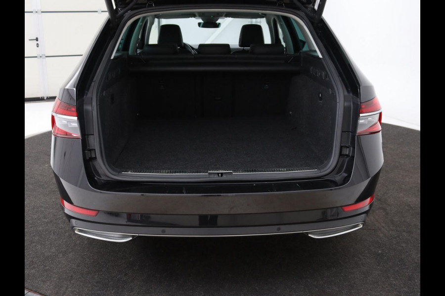 Škoda Superb 1.4 TSI iV Laurin & Klement | Panoramadak | Leder | Adaptive cruise | Canton Sound | Stoelverwarming | Standkachel | Carplay | Camera | Full LED | Memory