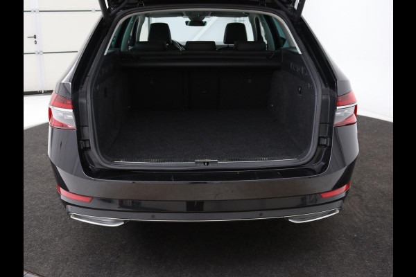 Škoda Superb 1.4 TSI iV Laurin & Klement | Panoramadak | Leder | Adaptive cruise | Canton Sound | Stoelverwarming | Standkachel | Carplay | Camera | Full LED | Memory