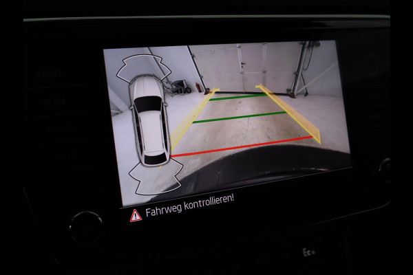Škoda Superb 1.4 TSI iV Laurin & Klement | Panoramadak | Leder | Adaptive cruise | Canton Sound | Stoelverwarming | Standkachel | Carplay | Camera | Full LED | Memory