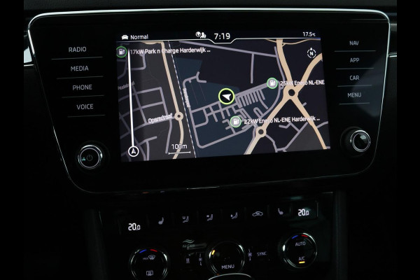 Škoda Superb 1.4 TSI iV Laurin & Klement | Panoramadak | Leder | Adaptive cruise | Canton Sound | Stoelverwarming | Standkachel | Carplay | Camera | Full LED | Memory
