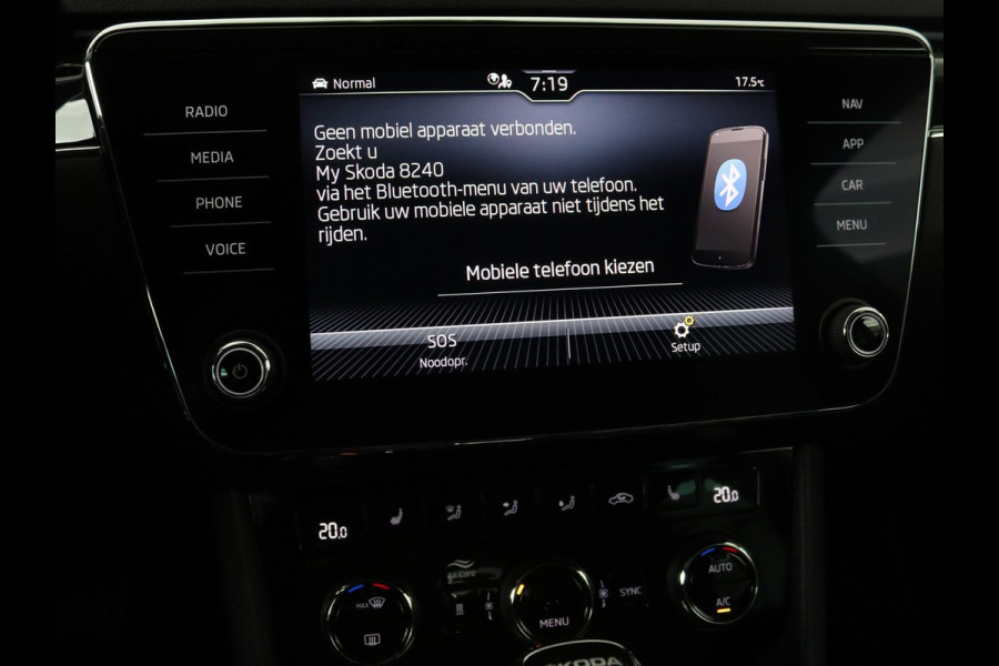 Škoda Superb 1.4 TSI iV Laurin & Klement | Panoramadak | Leder | Adaptive cruise | Canton Sound | Stoelverwarming | Standkachel | Carplay | Camera | Full LED | Memory