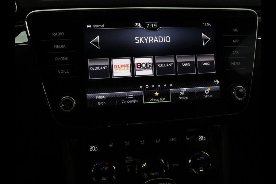 Škoda Superb 1.4 TSI iV Laurin & Klement | Panoramadak | Leder | Adaptive cruise | Canton Sound | Stoelverwarming | Standkachel | Carplay | Camera | Full LED | Memory