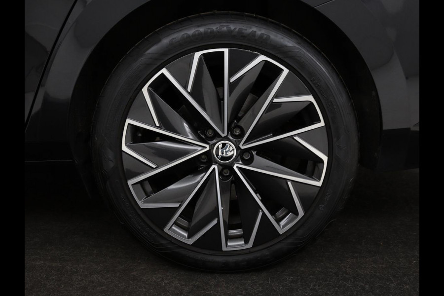 Škoda Superb 1.4 TSI iV Laurin & Klement | Panoramadak | Leder | Adaptive cruise | Canton Sound | Stoelverwarming | Standkachel | Carplay | Camera | Full LED | Memory