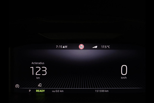 Škoda Superb 1.4 TSI iV Laurin & Klement | Panoramadak | Leder | Adaptive cruise | Canton Sound | Stoelverwarming | Standkachel | Carplay | Camera | Full LED | Memory
