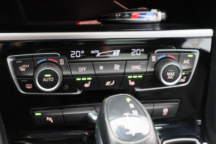 BMW 2 Serie Active Tourer 218i High Executive M-Sport Pano/dak Trekhaak Head/up Origineel NL