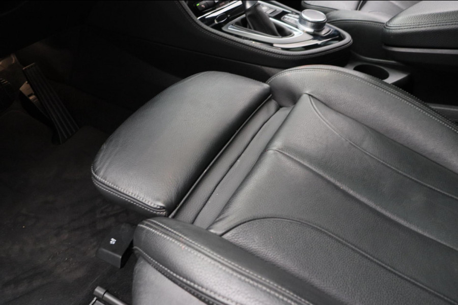 BMW 2 Serie Active Tourer 218i High Executive M-Sport Pano/dak Trekhaak Head/up Origineel NL
