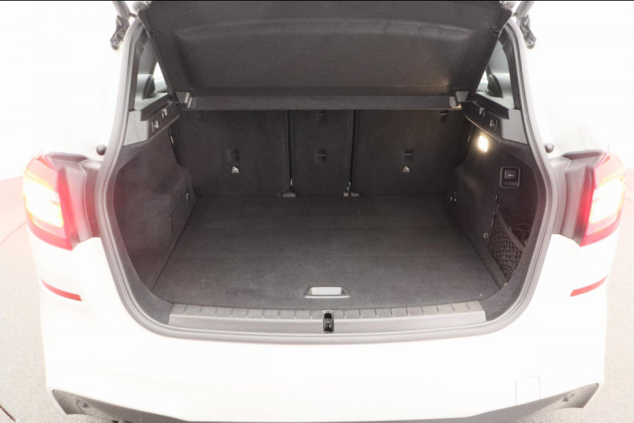 BMW 2 Serie Active Tourer 218i High Executive M-Sport Pano/dak Trekhaak Head/up Origineel NL