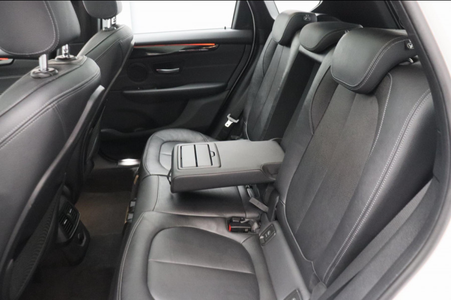 BMW 2 Serie Active Tourer 218i High Executive M-Sport Pano/dak Trekhaak Head/up Origineel NL