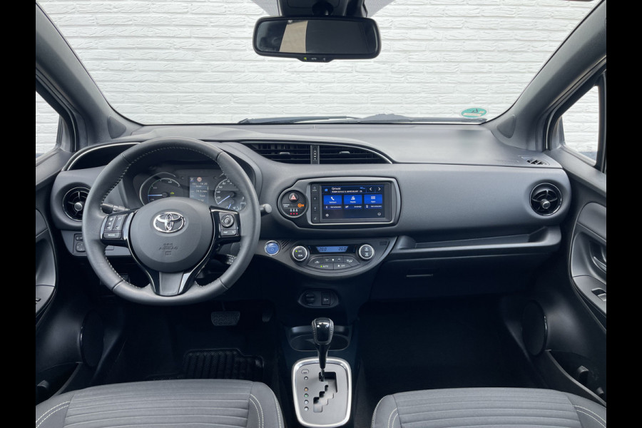 Toyota Yaris 1.5 Hybrid Bi-Tone | Parelmoer | CarPlay | Camera | Keyless | Cruise | 16 inch