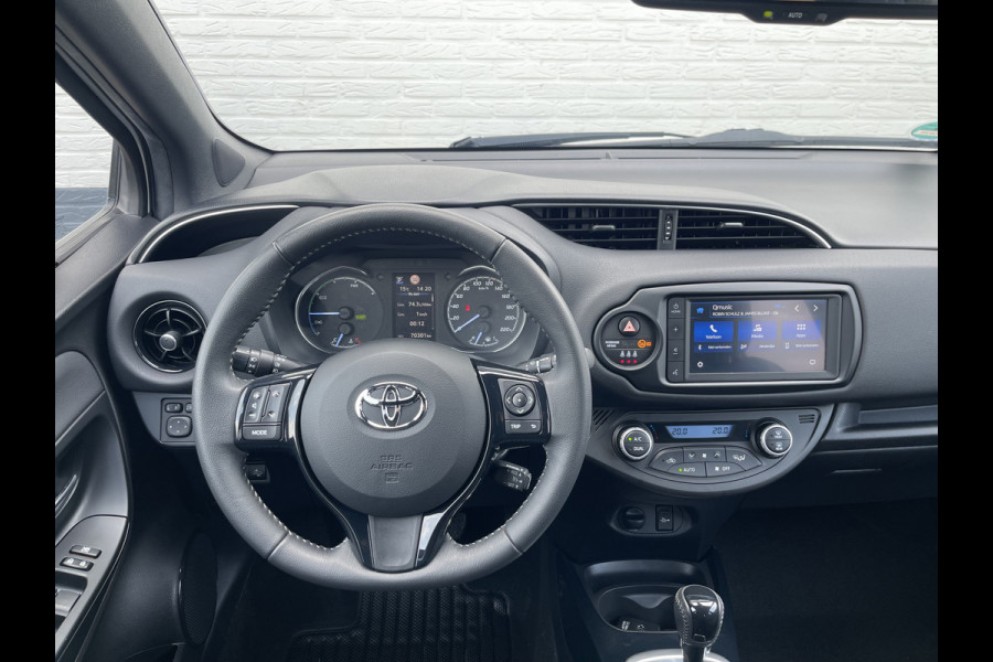 Toyota Yaris 1.5 Hybrid Bi-Tone | Parelmoer | CarPlay | Camera | Keyless | Cruise | 16 inch