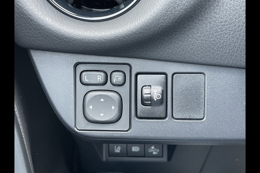 Toyota Yaris 1.5 Hybrid Bi-Tone | Parelmoer | CarPlay | Camera | Keyless | Cruise | 16 inch