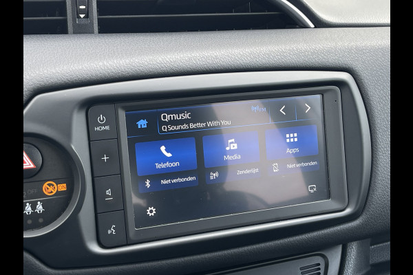 Toyota Yaris 1.5 Hybrid Bi-Tone | Parelmoer | CarPlay | Camera | Keyless | Cruise | 16 inch