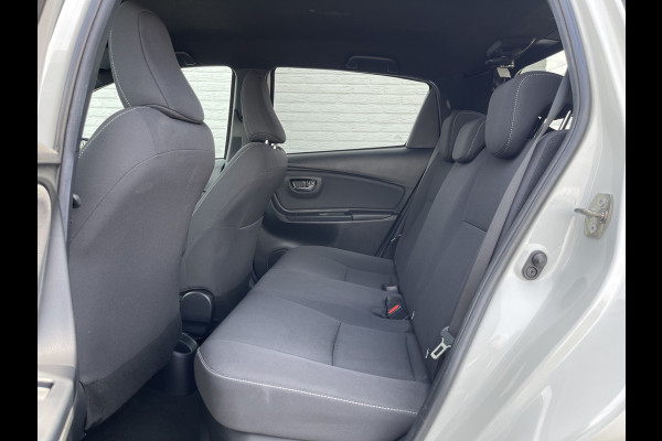 Toyota Yaris 1.5 Hybrid Bi-Tone | Parelmoer | CarPlay | Camera | Keyless | Cruise | 16 inch