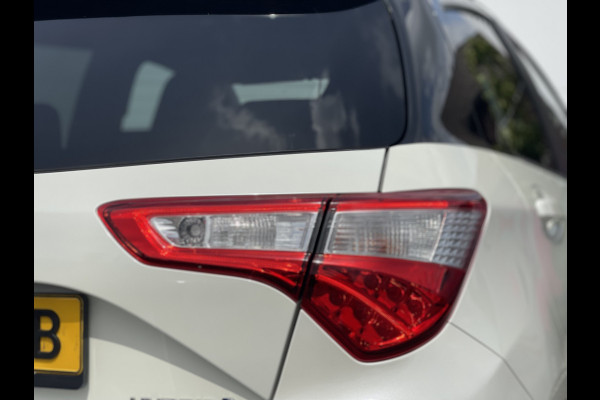 Toyota Yaris 1.5 Hybrid Bi-Tone | Parelmoer | CarPlay | Camera | Keyless | Cruise | 16 inch
