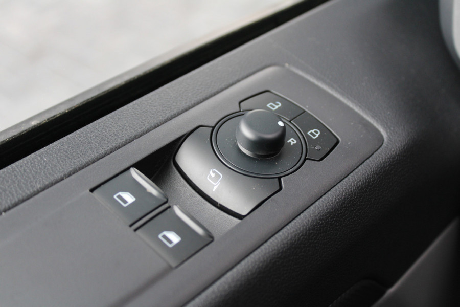 Ford Transit Custom 320 2.0 TDCI L2H1 Trend 136pk - 2x Schuifdeur - Carplay - Camera - Stoelverwarming - LED - 70l tank - Rijklaar