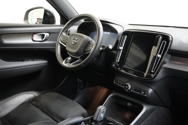 Volvo XC40 1.5 T3 163pk R-Design Automaat | Trekhaak | Navigatie | Camera | Apple Carplay | Two-Tone | 20"