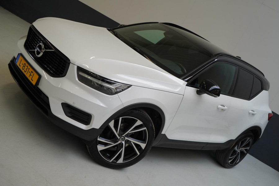 Volvo XC40 1.5 T3 163pk R-Design Automaat | Trekhaak | Navigatie | Camera | Apple Carplay | Two-Tone | 20"