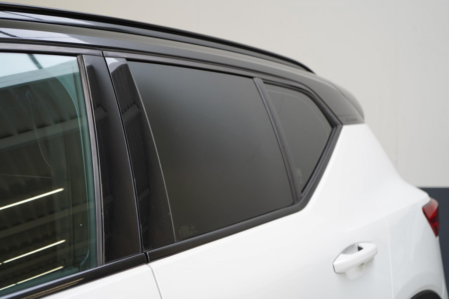 Volvo XC40 1.5 T3 163pk R-Design Automaat | Trekhaak | Navigatie | Camera | Apple Carplay | Two-Tone | 20"