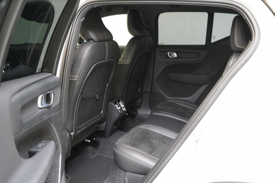 Volvo XC40 1.5 T3 163pk R-Design Automaat | Trekhaak | Navigatie | Camera | Apple Carplay | Two-Tone | 20"