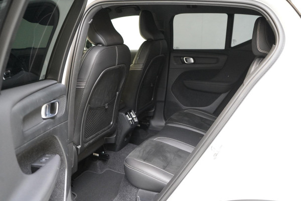 Volvo XC40 1.5 T3 163pk R-Design Automaat | Trekhaak | Navigatie | Camera | Apple Carplay | Two-Tone | 20"