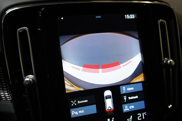 Volvo XC40 1.5 T3 163pk R-Design Automaat | Trekhaak | Navigatie | Camera | Apple Carplay | Two-Tone | 20"