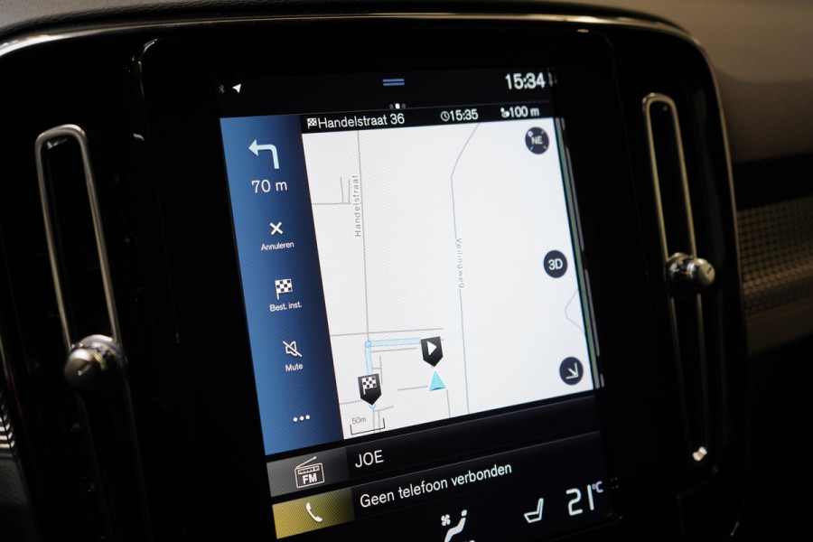 Volvo XC40 1.5 T3 163pk R-Design Automaat | Trekhaak | Navigatie | Camera | Apple Carplay | Two-Tone | 20"