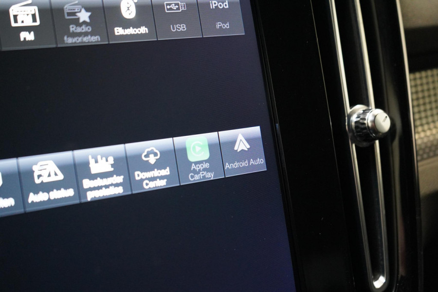 Volvo XC40 1.5 T3 163pk R-Design Automaat | Trekhaak | Navigatie | Camera | Apple Carplay | Two-Tone | 20"