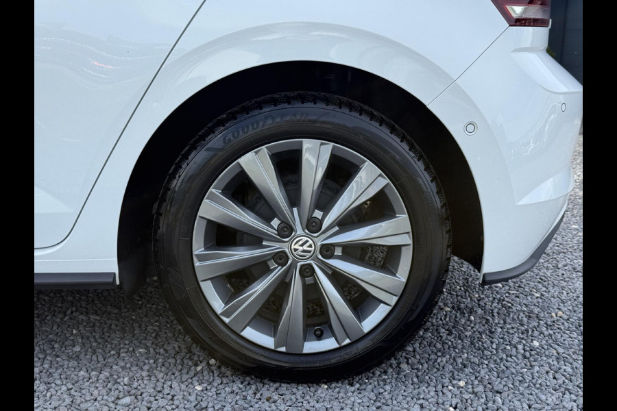 Volkswagen Polo 1.0 TSI Comfortline Business R-Line 2e Eigenaar,Automaat,Navi,Clima,Adapt cruise,Pano,Carplay,PDC V+A,Trekhaak,Elek ramen,Lm velgen,N.A.P,APK tot 02-2026