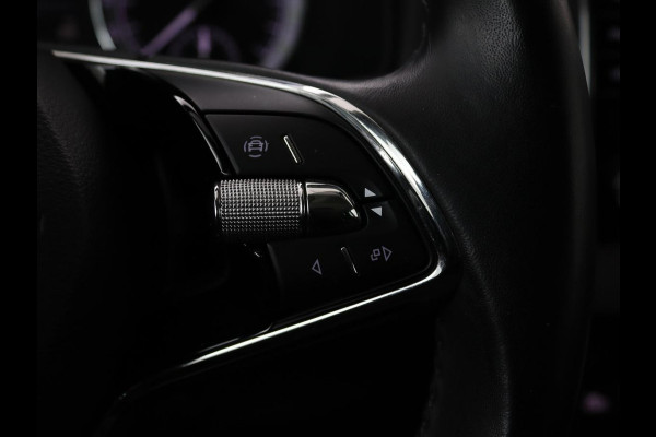 Škoda Karoq 1.0 TSI Business Edition | Panoramadak | Stoelverwarming | Trekhaak | Carplay | Navigatie | Climate control | Parkeerhulp | Cruise control