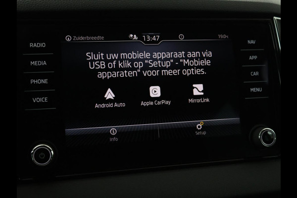 Škoda Karoq 1.0 TSI Business Edition | Panoramadak | Stoelverwarming | Trekhaak | Carplay | Navigatie | Climate control | Parkeerhulp | Cruise control
